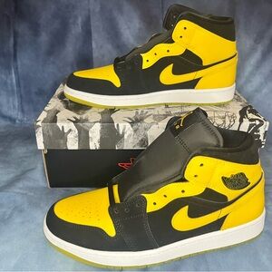 Air Jordan 1 Mid SE “New Love”